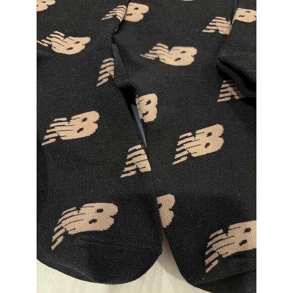 4 pack new balance socks, medium - Picture 3 of 4